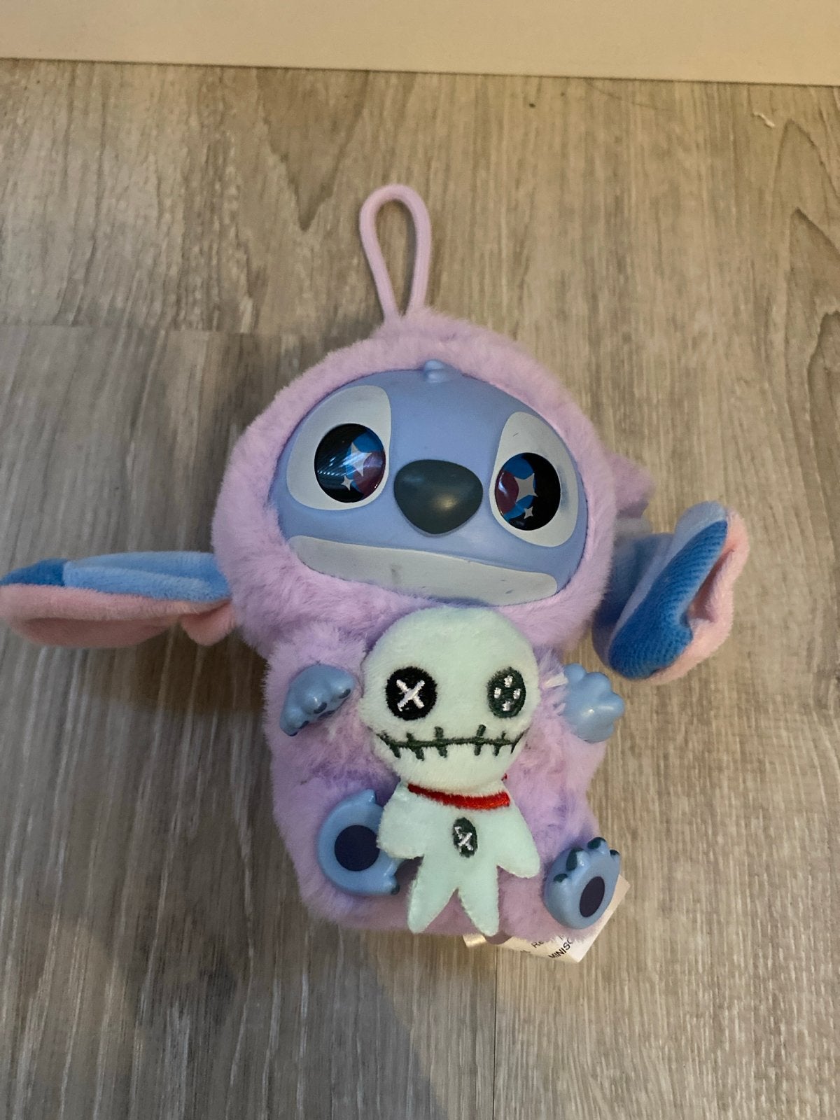 Disney Stitch knuffel met voodoo popje - Zo goed als nieuw, Paars, Disney, Overige typen, Ophalen of Verzenden