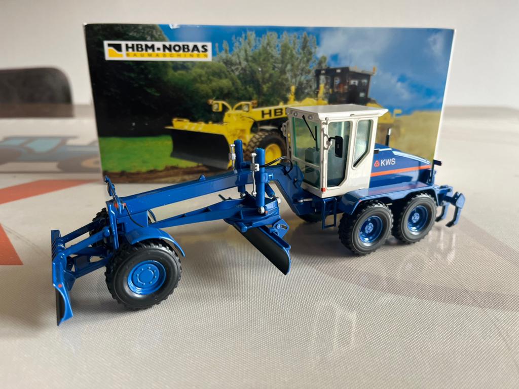 HBM-Nobas BG 190 TA-3 grader KWS kleur NZG 638/01 nieuw, Ophalen of Verzenden, Nieuw, Hijskraan, Tractor of Landbouw, NZG