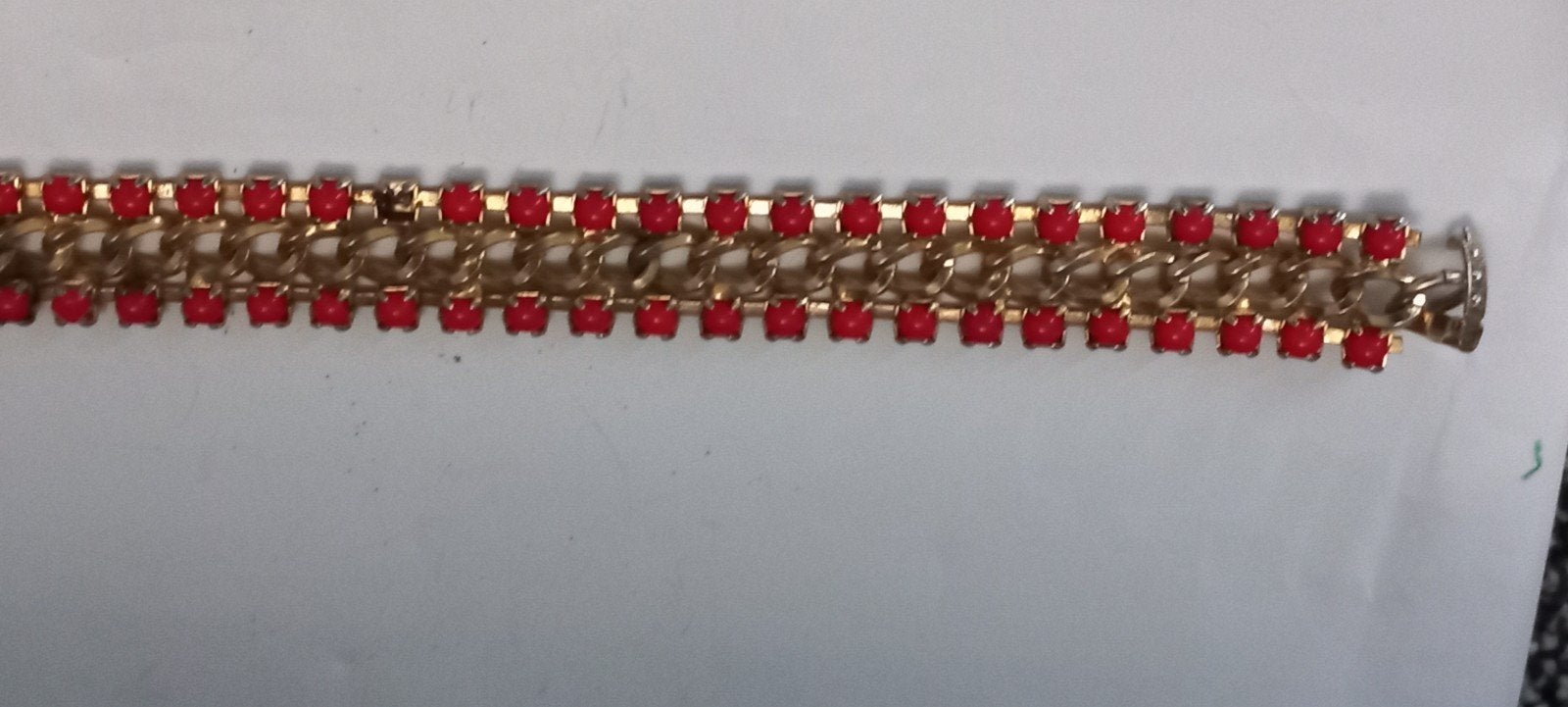 Vintage Gouden Armband met Rode Kristallen, Overige materialen, Gebruikt, Ophalen of Verzenden, Met bedels of kralen