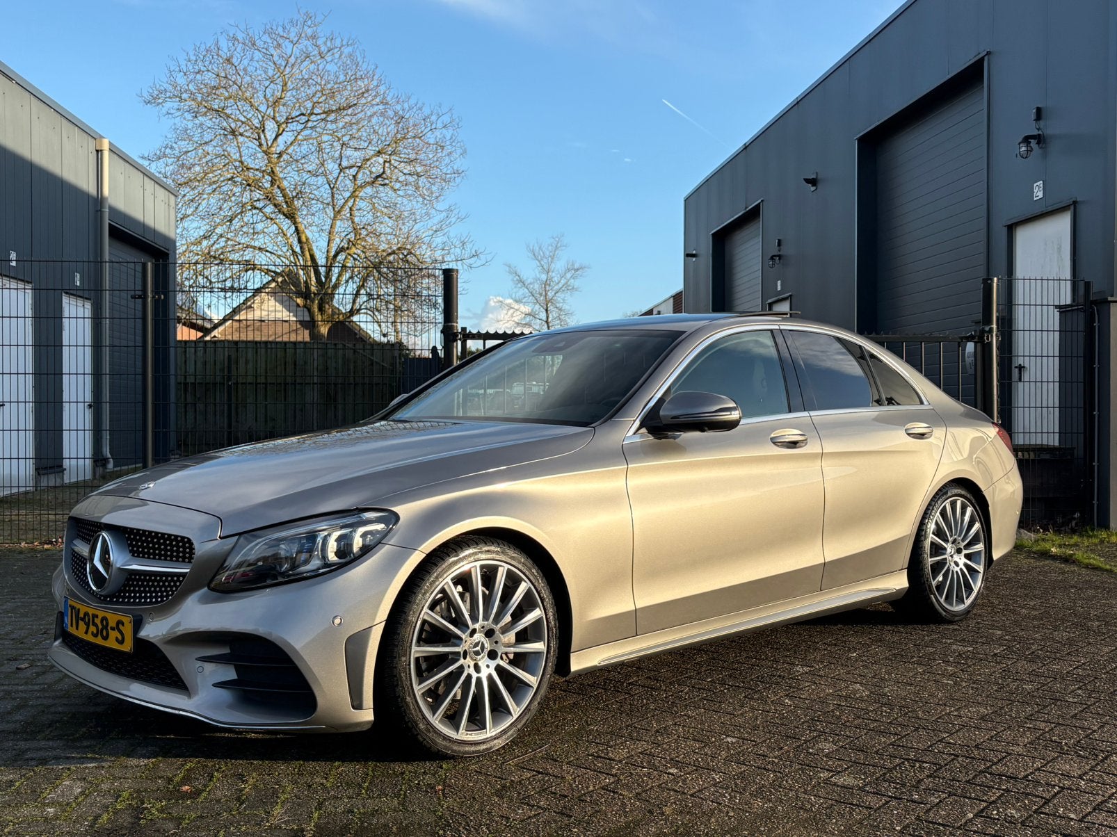 Mercedes-Benz C-Klasse C200 184pk 9G-TRONIC 2018 Grijs, Auto's, 1800 kg, Zwart, 4 cilinders, 75 €/maand