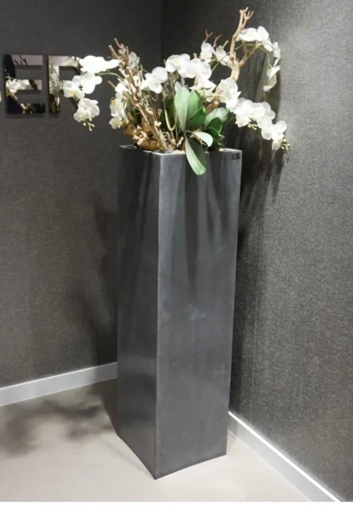 Eric Kuster set orchideeën met hout en grote pot twv € 800, Ophalen of Verzenden, Zo goed als nieuw