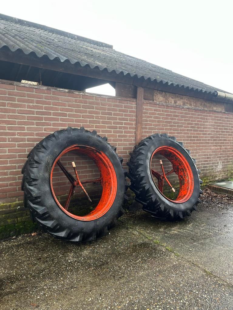 Dubbellucht trekkerbanden Kleber 13.6 R36 met velg, Zakelijke goederen, Agrarisch | Onderdelen | Banden, Velgen en Assen, Ophalen