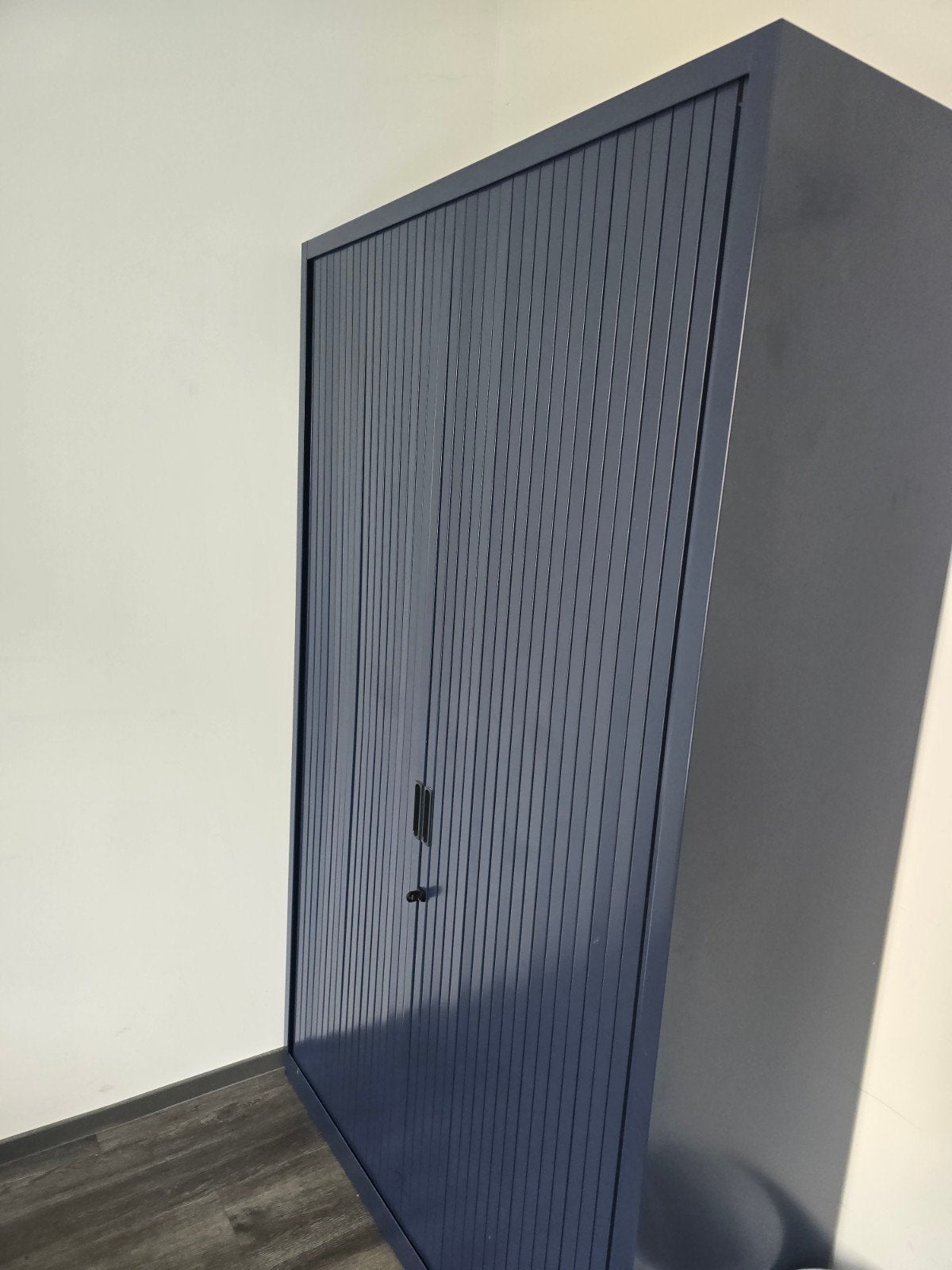 Blauwe roldeurkast met legplanken, Ophalen, Gebruikt, Meerdere deuren, Modern kantoor
