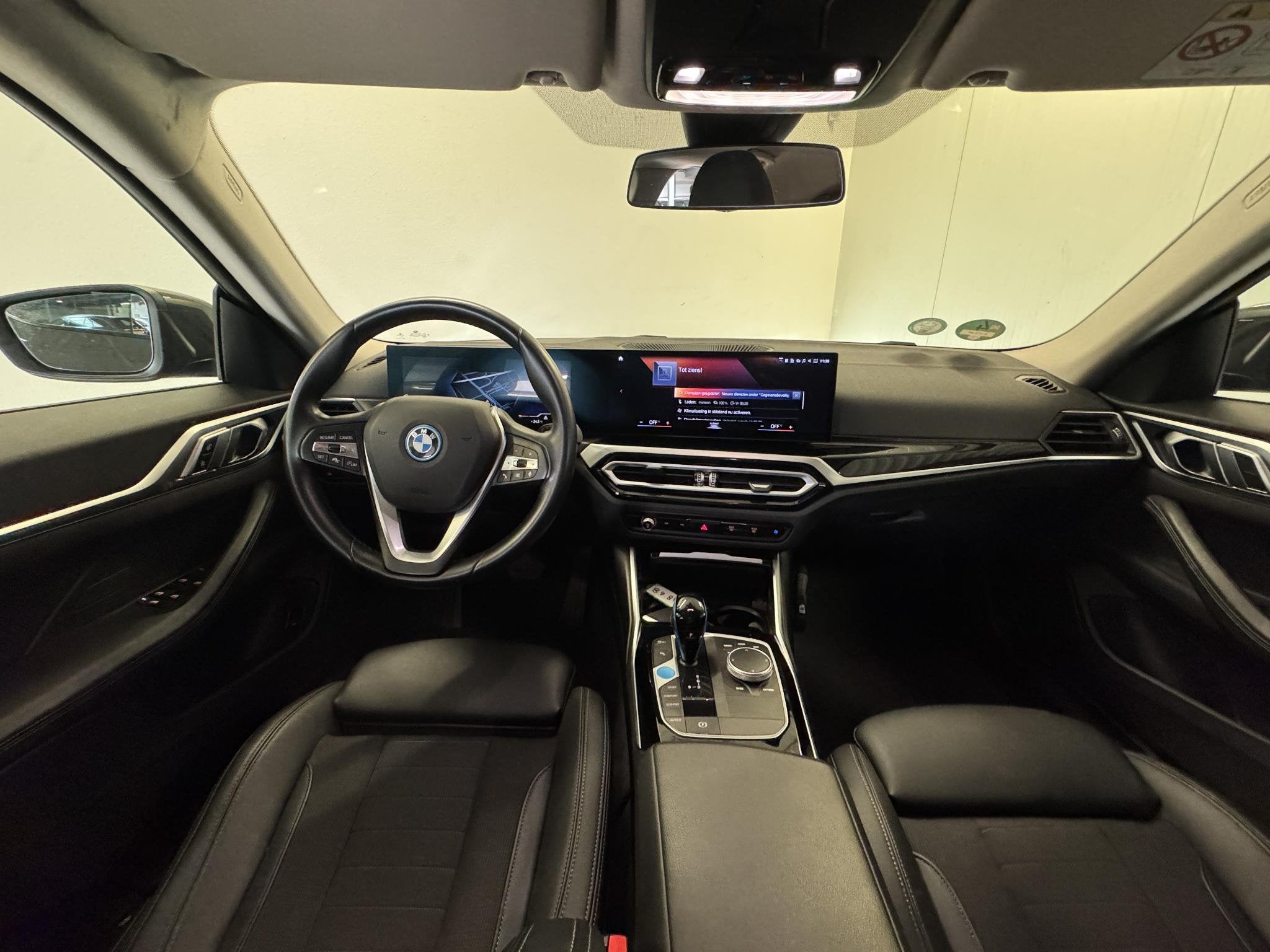 BMW i4 eDrive40 84 kWh | Navi | Camera | Carplay | soH 94%, Achterwielaandrijving, Met garantie (alle), Leder en Stof, 340 pk