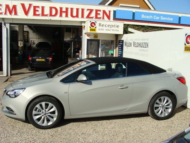Opel Cascada 1.4 TURBO MOOIE DEALER AUTO, Voorwielaandrijving, Dealer onderhouden, 15 km/l, Zwart