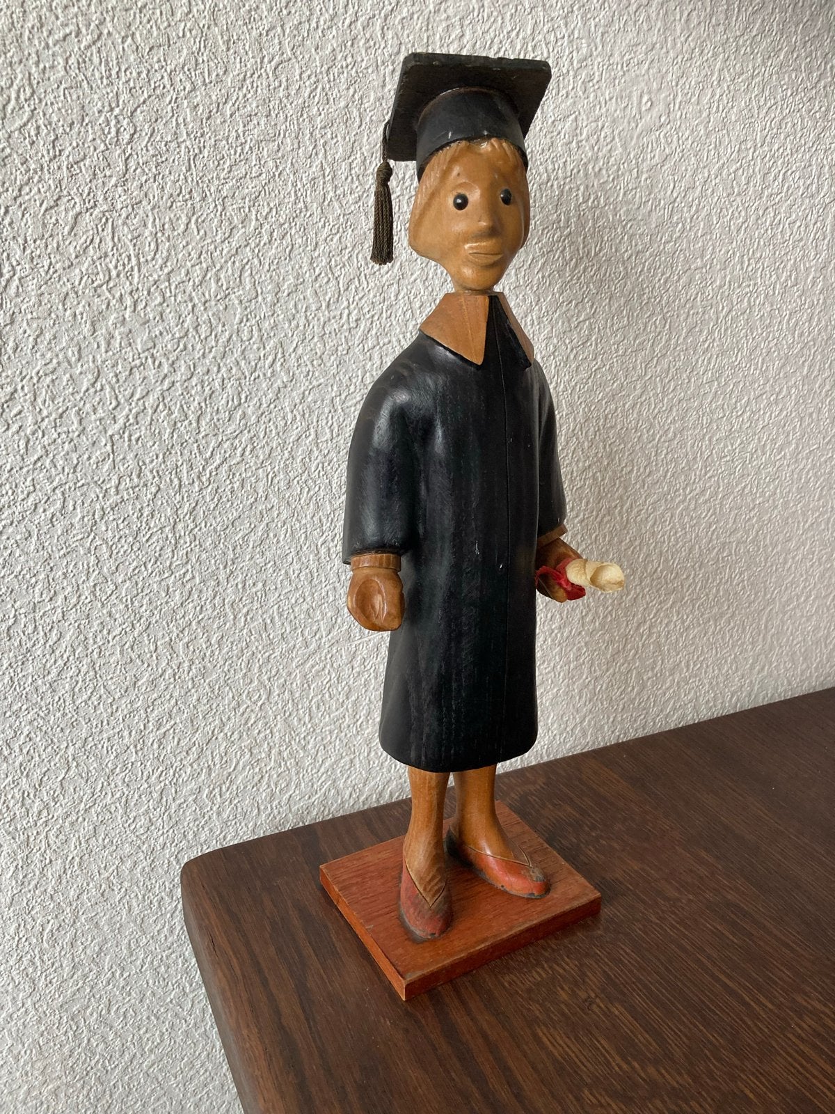 Romer Italië houten beeld afgestudeerde dame 35cm, Ophalen of Verzenden, Handgemaakt, 20 - 50 cm, Beeld