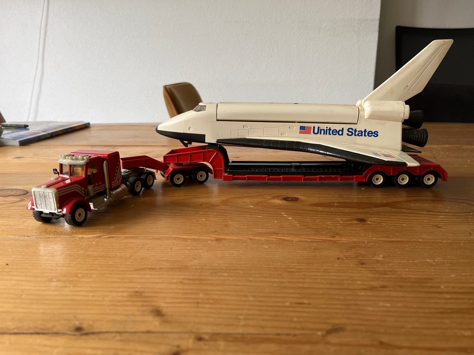 Vintage Spaceshuttle met vrachtwagen - mist 2 wieltjes, Ophalen of Verzenden, Gebruikt