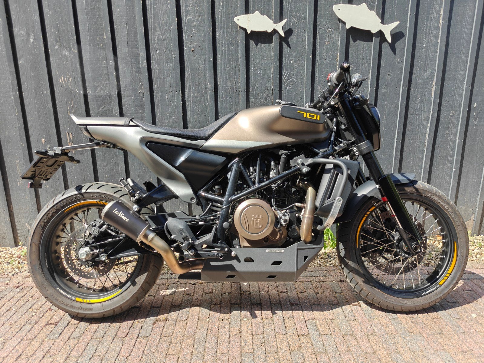 Husqvarna Svartpilen 701 - Unieke uitvoering met extras, Motoren, 693 cc, Occasion, ABS, Motorrijbewijs A