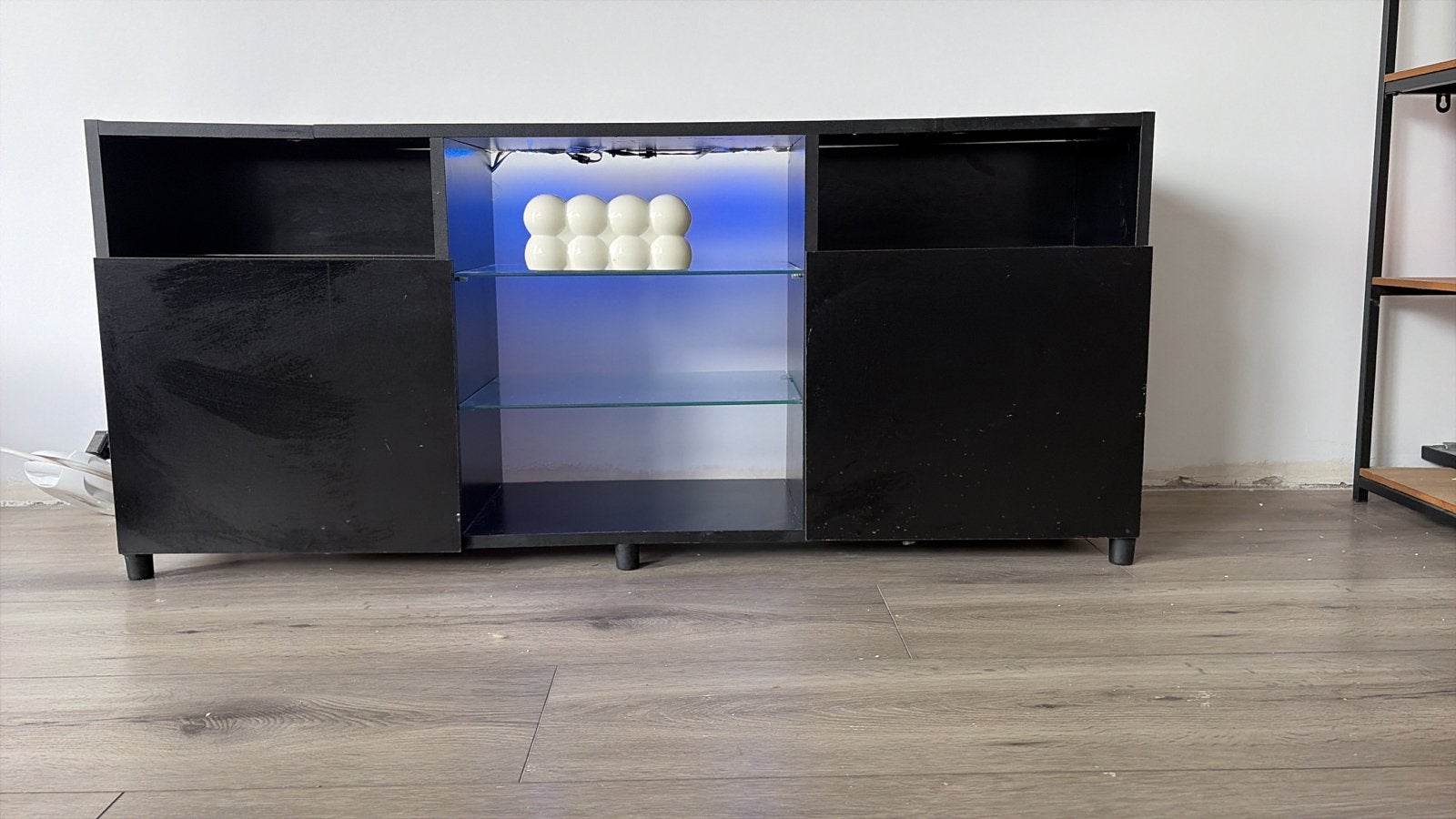Zwart TV-meubel met LED-verlichting en glazen planken, Ophalen, Gebruikt, 150 tot 200 cm, Minder dan 100 cm