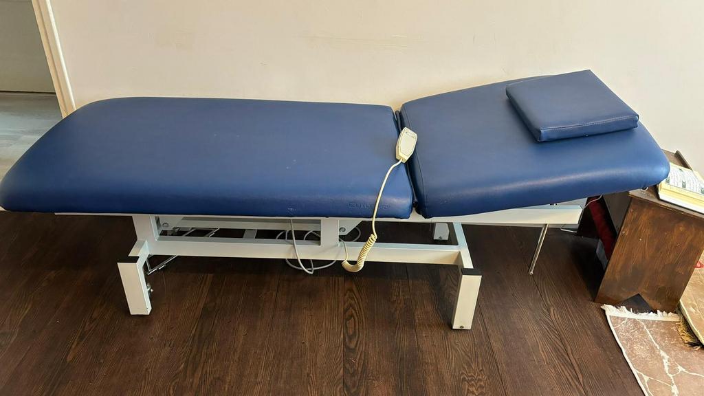 Elektrische massage tafel/behandelbank, Ophalen, Zo goed als nieuw, Massagetafel