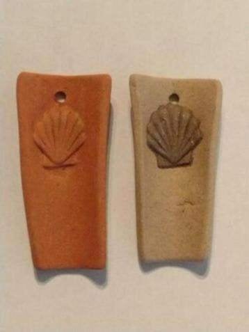 tc Franse dakpan met Jacobs schelp - Fennicole, Verzamelen, Poppenhuizen en Toebehoren, Nieuw, Decoratie, Ophalen