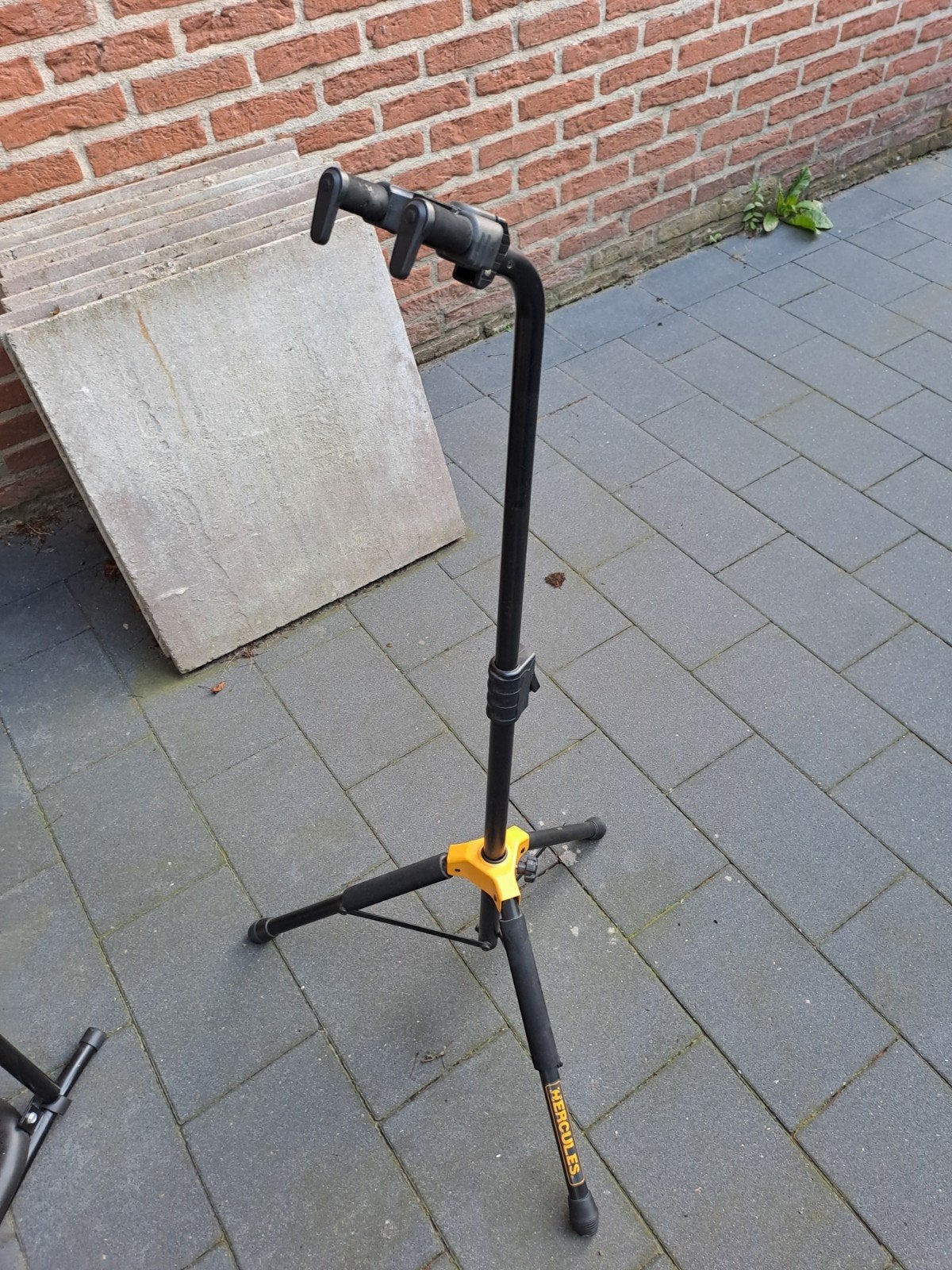 Hercules Gitaarstandaard - Akoestisch & Elektrisch, Verzenden