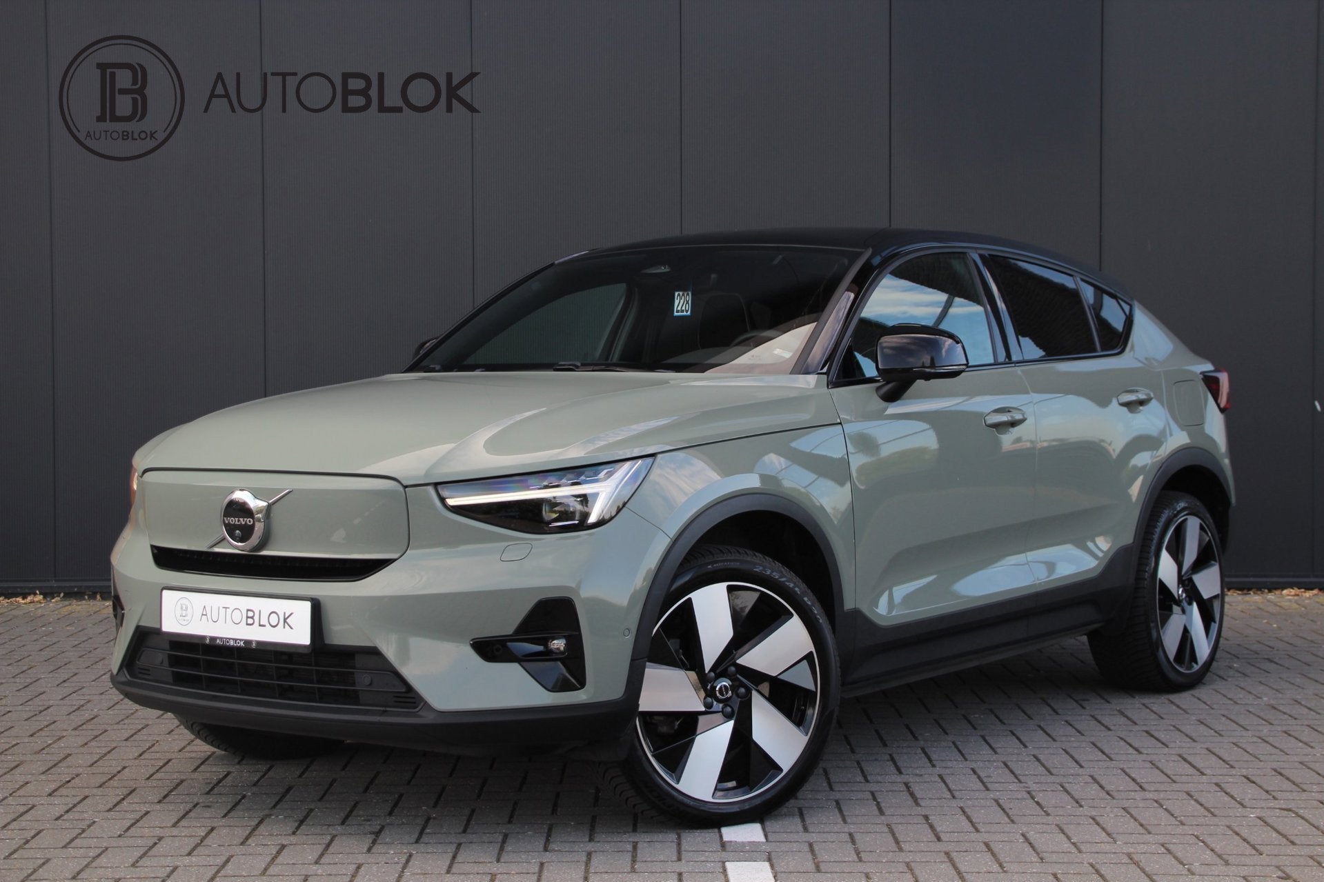 Volvo C40 Recharge Twin Launch Edition 78 kWh | 360 Camera |, Auto's, Automaat, Zwart, 2102 kg, Automatische klimaatregeling