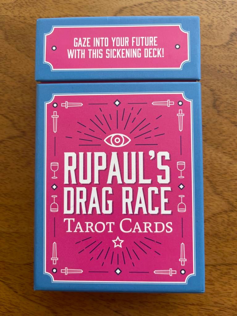 RuPaul's Drag Race Tarotkaarten - Nieuwstaat, Ophalen of Verzenden, Zo goed als nieuw, Tarot of Kaarten leggen, Overige typen