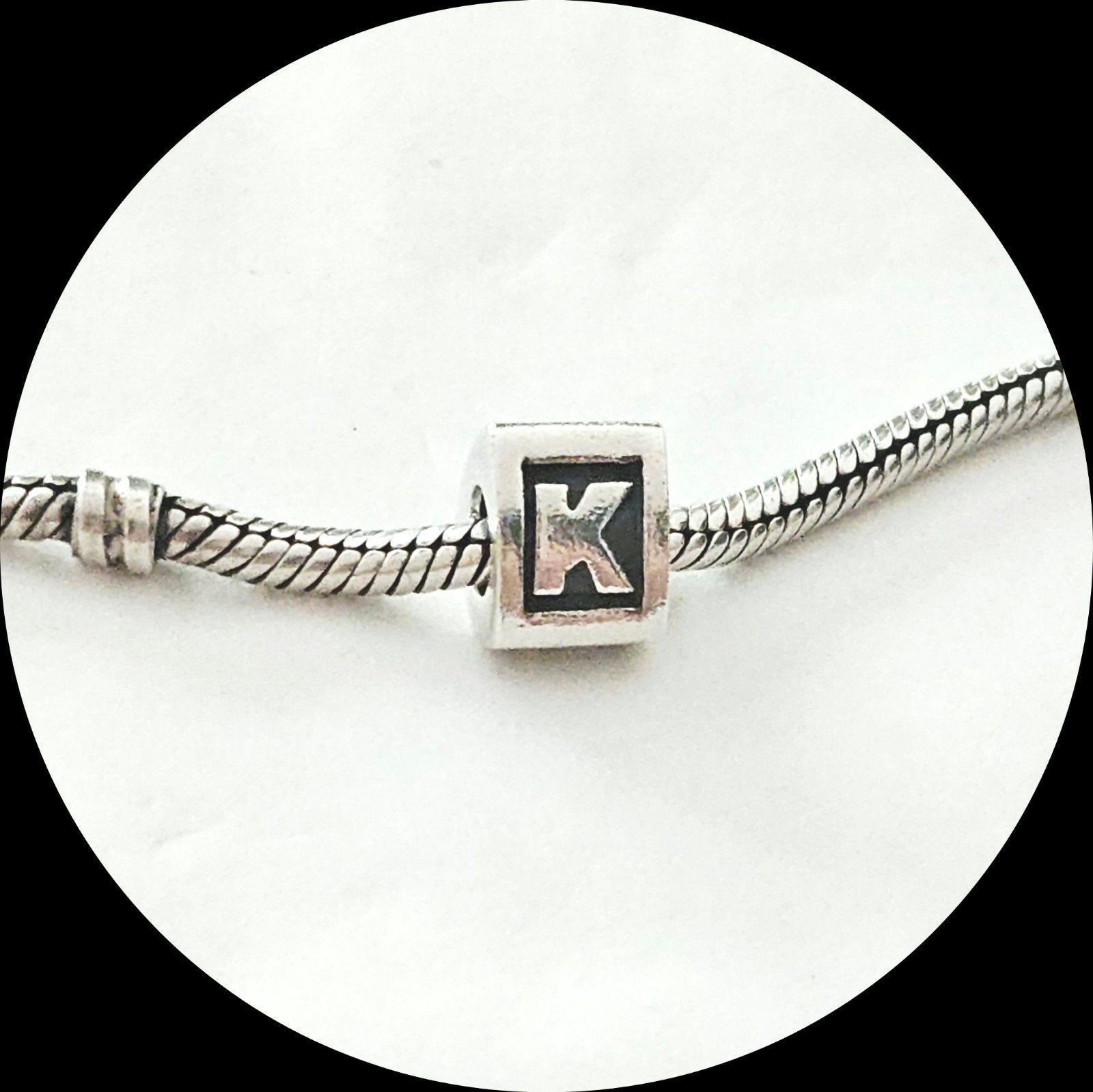 Pandora letter " K " / Alfabet retired, Sieraden, Tassen en Uiterlijk, Bedels, Pandora, Ophalen of Verzenden, Zo goed als nieuw