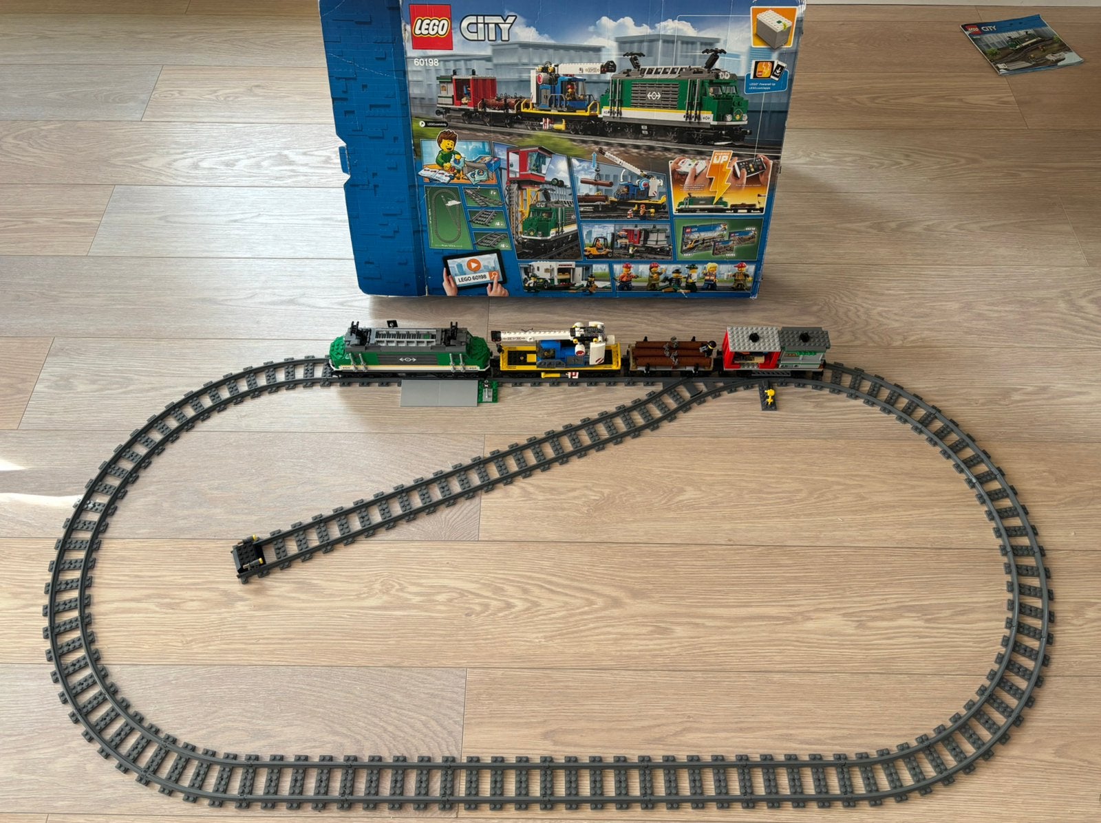 Lego City Vrachttrein 60198 met extra rails, Kinderen en Baby's, Lego, Ophalen of Verzenden, Compleet, Complete set