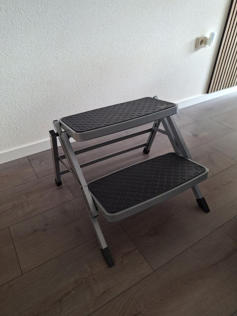 Opvouwbaar trapje met 2 treden - Zo goed als nieuw, Ophalen of Verzenden, Zo goed als nieuw, Campingstoel
