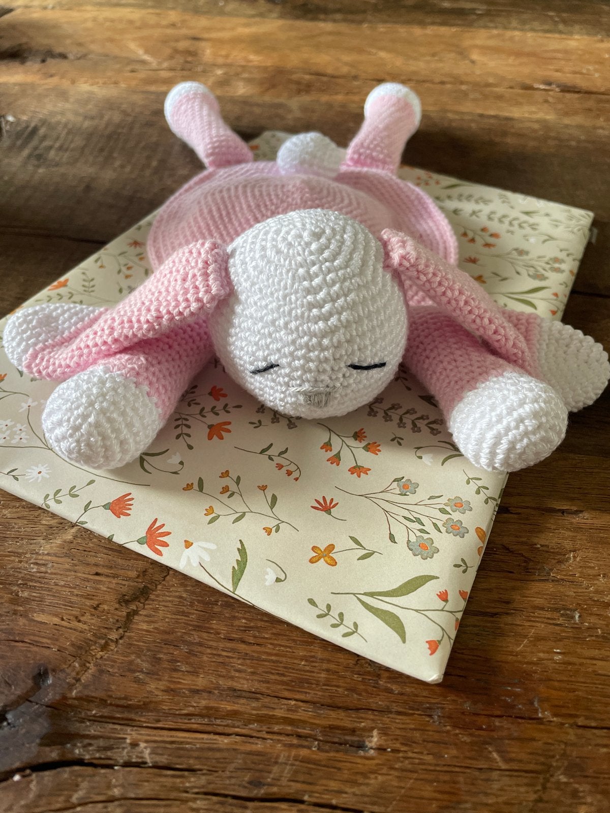 Gehaakt konijn knuffeldoekje roze/wit, Ophalen of Verzenden, Nieuw, Kraamcadeau