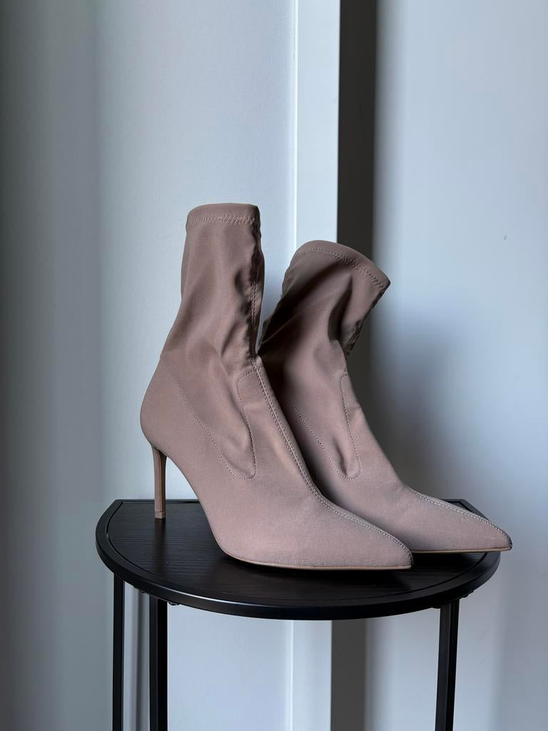 Beige hakken maat 41 Bershka, Beige, Nieuw, Ophalen of Verzenden, Schoenen met hoge hakken