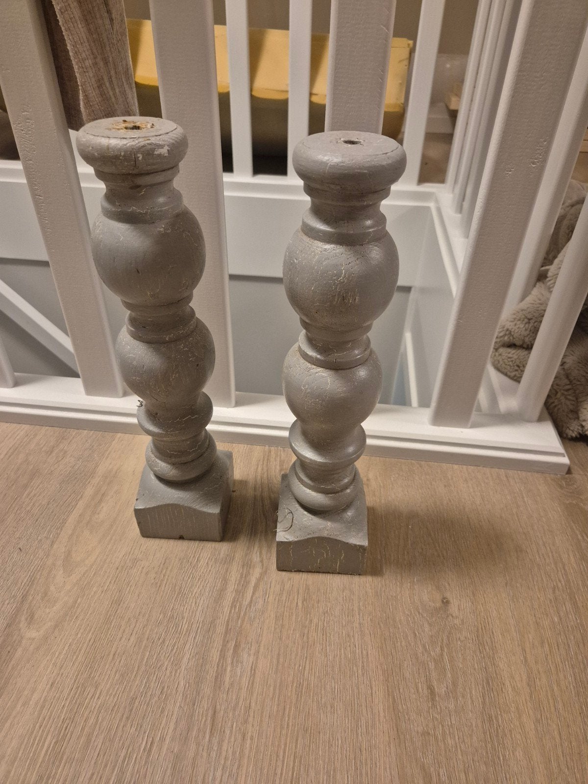 2 Baluster Lampenpoten - Grijs Hout, Ophalen of Verzenden