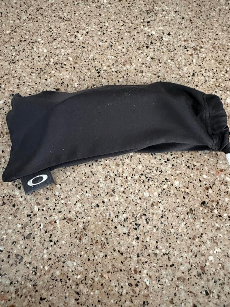 Oakley Zonnebril - Stijlvol en Beschermend, Ophalen, Zonnebril, Zwart, Zo goed als nieuw