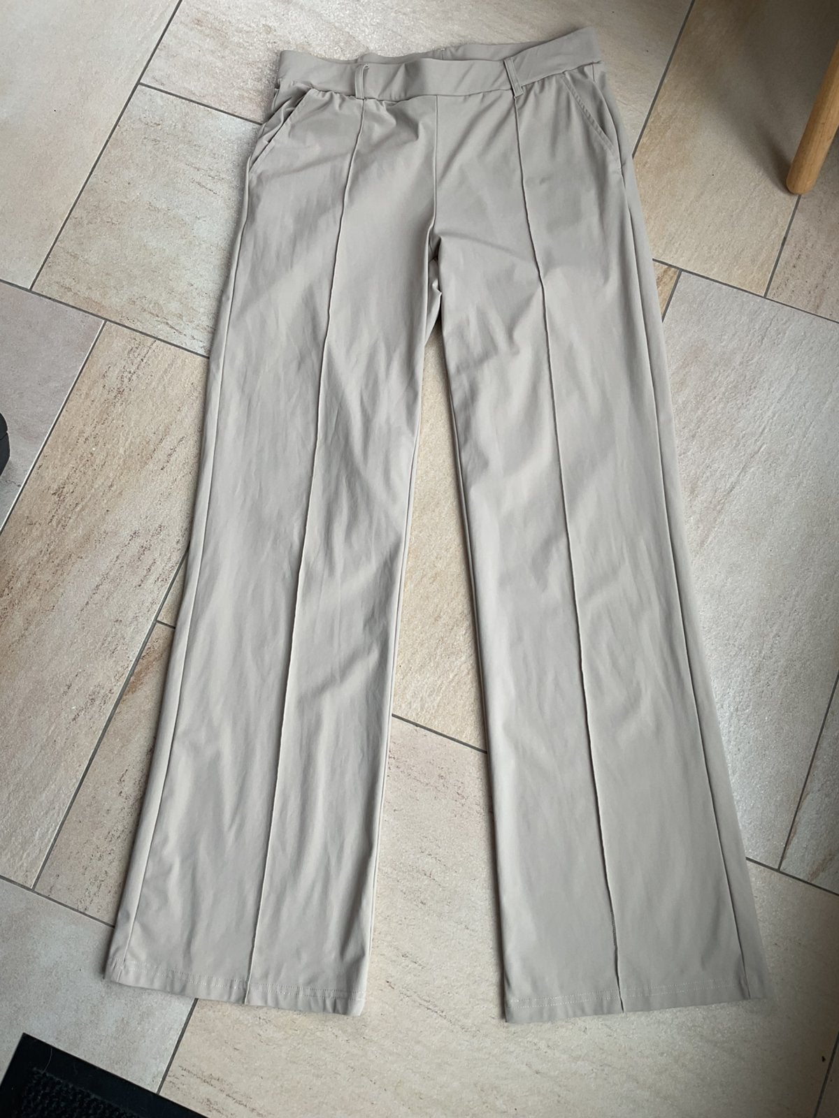 Nicolette kluijver (Terstal) travel broek maat L, Verzenden, Beige, Maat 42/44 (L), Zo goed als nieuw