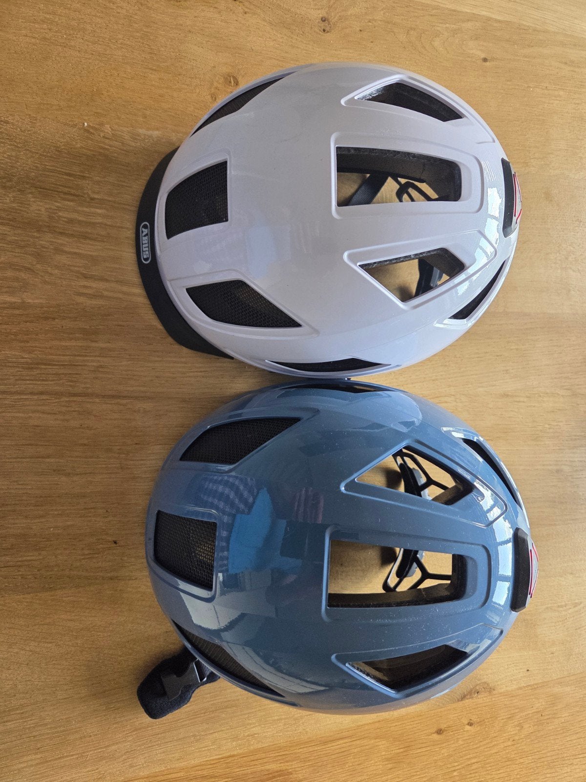 ABUS Fietshelmen - Wit en Blauw, Fietsen en Brommers, Fietsaccessoires | Fietshelmen, Ophalen, Overige maten, Zo goed als nieuw