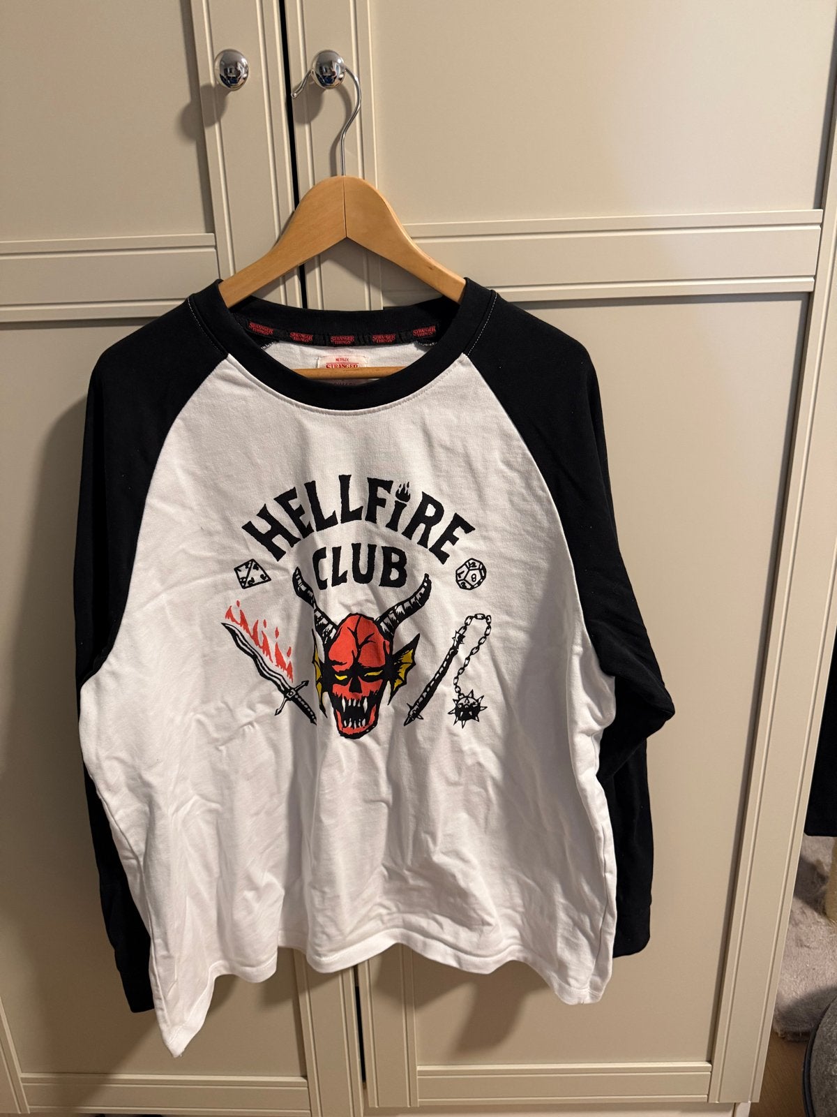 Stranger Things Hellfire Club T-shirt Lange Mouw maat xl, Maat 38/40 (M), Zwart, Nieuw, Ophalen of Verzenden