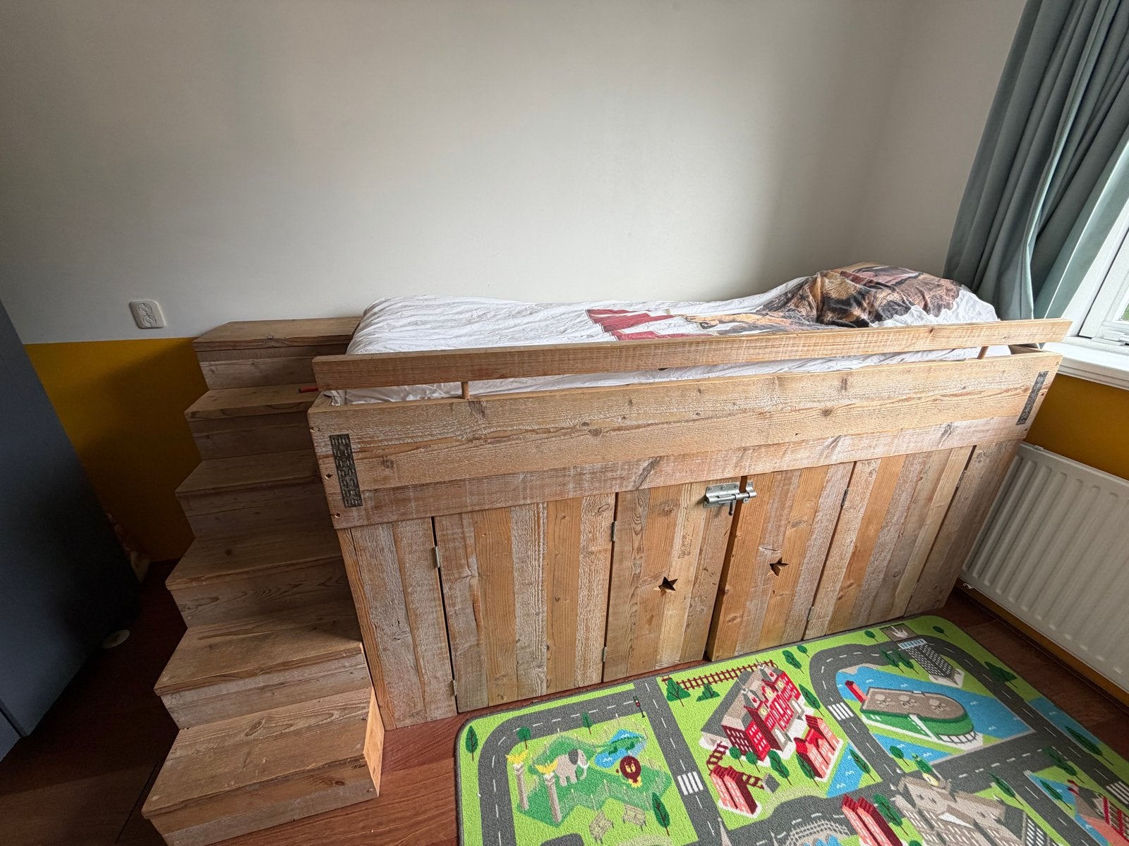 Steigerhouten hoogslaper met trap en speelruimte, Ophalen, Gebruikt, Eenpersoons, Bruin