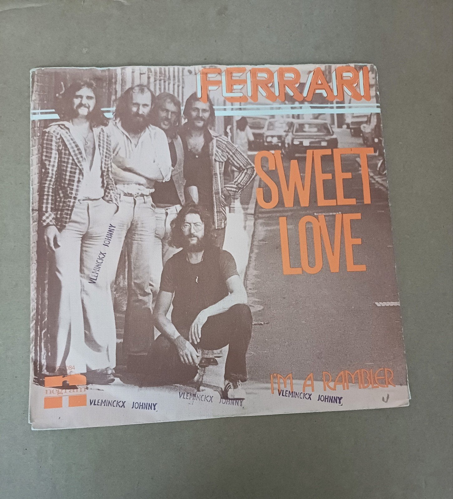 Ferrari - Sweet Love, Beschermende buitenhoes, Ophalen of Verzenden, Gebruikt, Pop