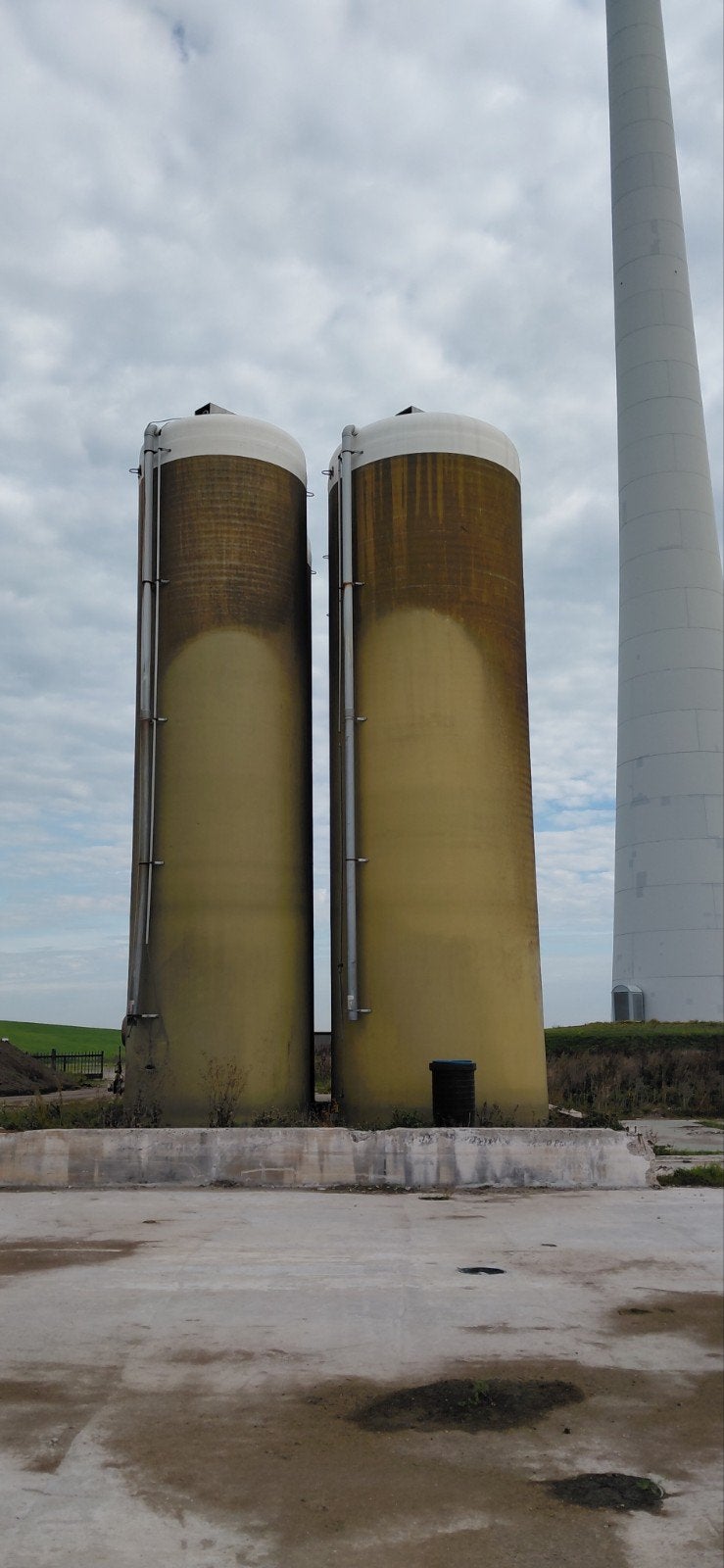 2st rond 280/81m3 breivoer silo met roerwerk met 3 vinnen vo, Ophalen