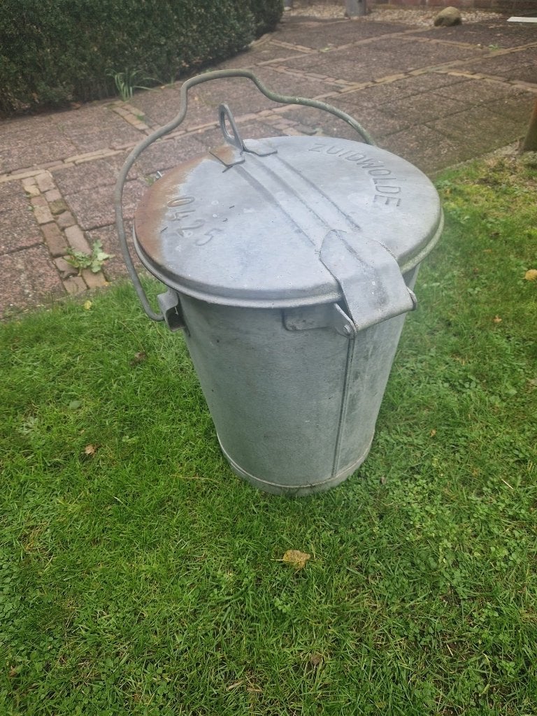 Zuidwoldiger vuilnisbak, Ophalen