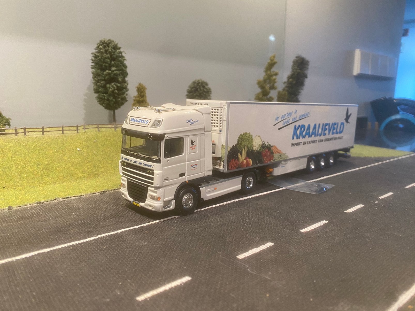 Daf XF105 met koeloplegger van Kraaijeveld, Ophalen of Verzenden, Zo goed als nieuw, Bus of Vrachtwagen, Tekno