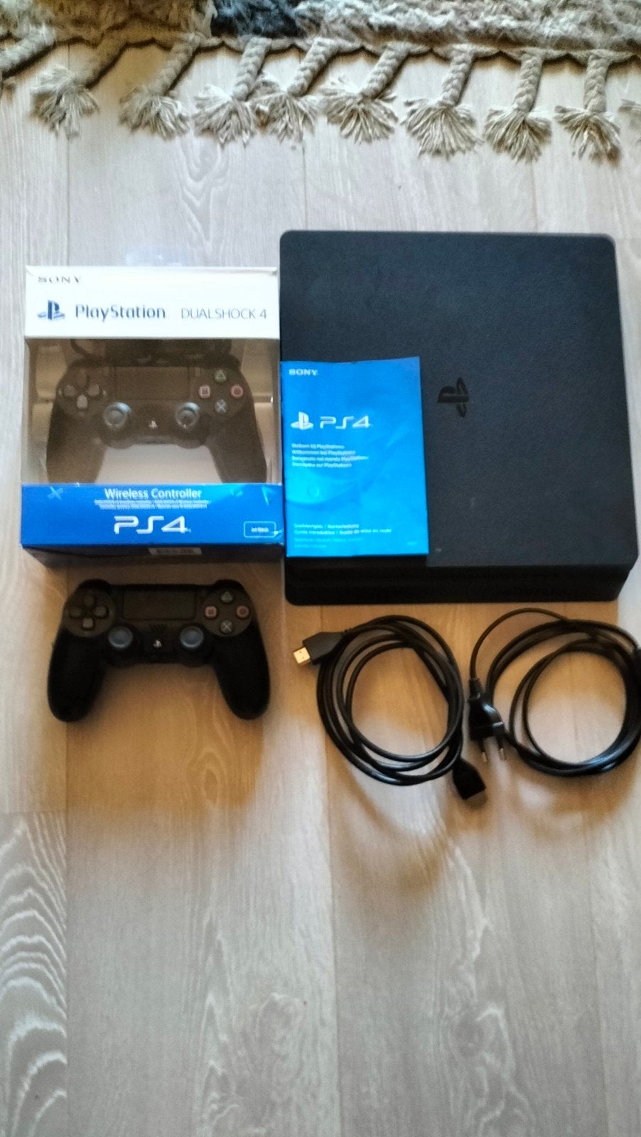 Sony PlayStation 4 Slim 500GB met 2 controllers, Ophalen, 500 GB, Met 2 controllers, Zo goed als nieuw