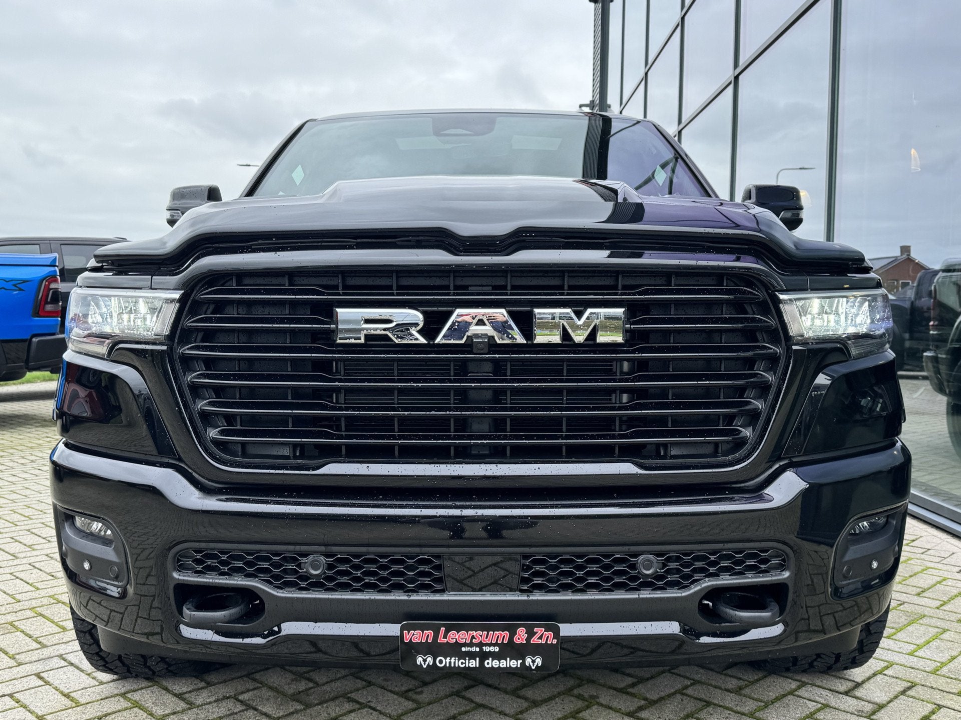 Dodge Ram 1500 Laramie Sport XXL Hurricane | LPG | 3 jaar ga, Auto's, Automaat, Dealer onderhouden, 3500 kg, Zwart