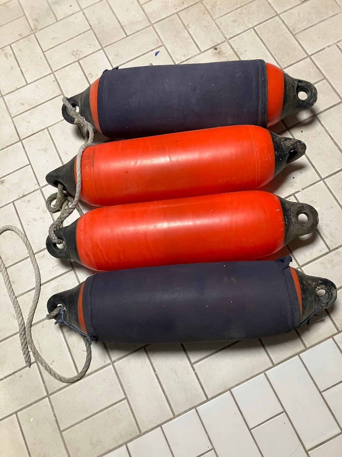 Stootwillen/fenders voor boot - 4 stuks, Watersport en Boten, Ophalen of Verzenden, Gebruikt, Overige typen