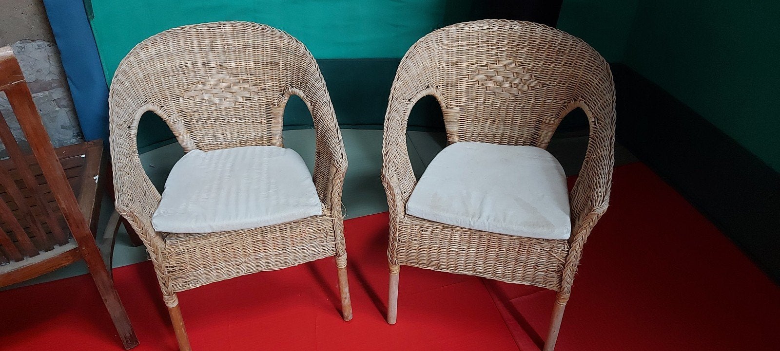 Gratis Twee rieten stoelen met kussens, Ophalen, Gebruikt, Twee, Overige kleuren