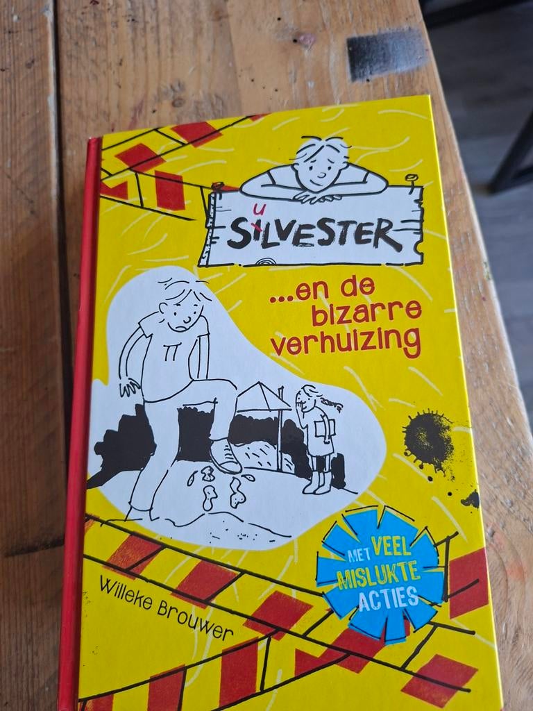 Silvester en de bizarre verhuizing - Willeke Brouwer, Ophalen of Verzenden, Zo goed als nieuw, Willeke Brouwer, Fictie algemeen