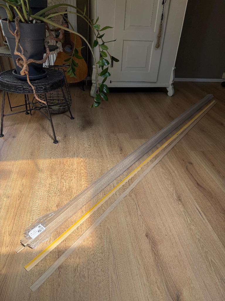 16 plakplinten grijs grenen, 2,40m, Doe-het-zelf en Verbouw, Plinten en Afwerking, Ophalen, Nieuw, Mdf, 200 tot 250 cm