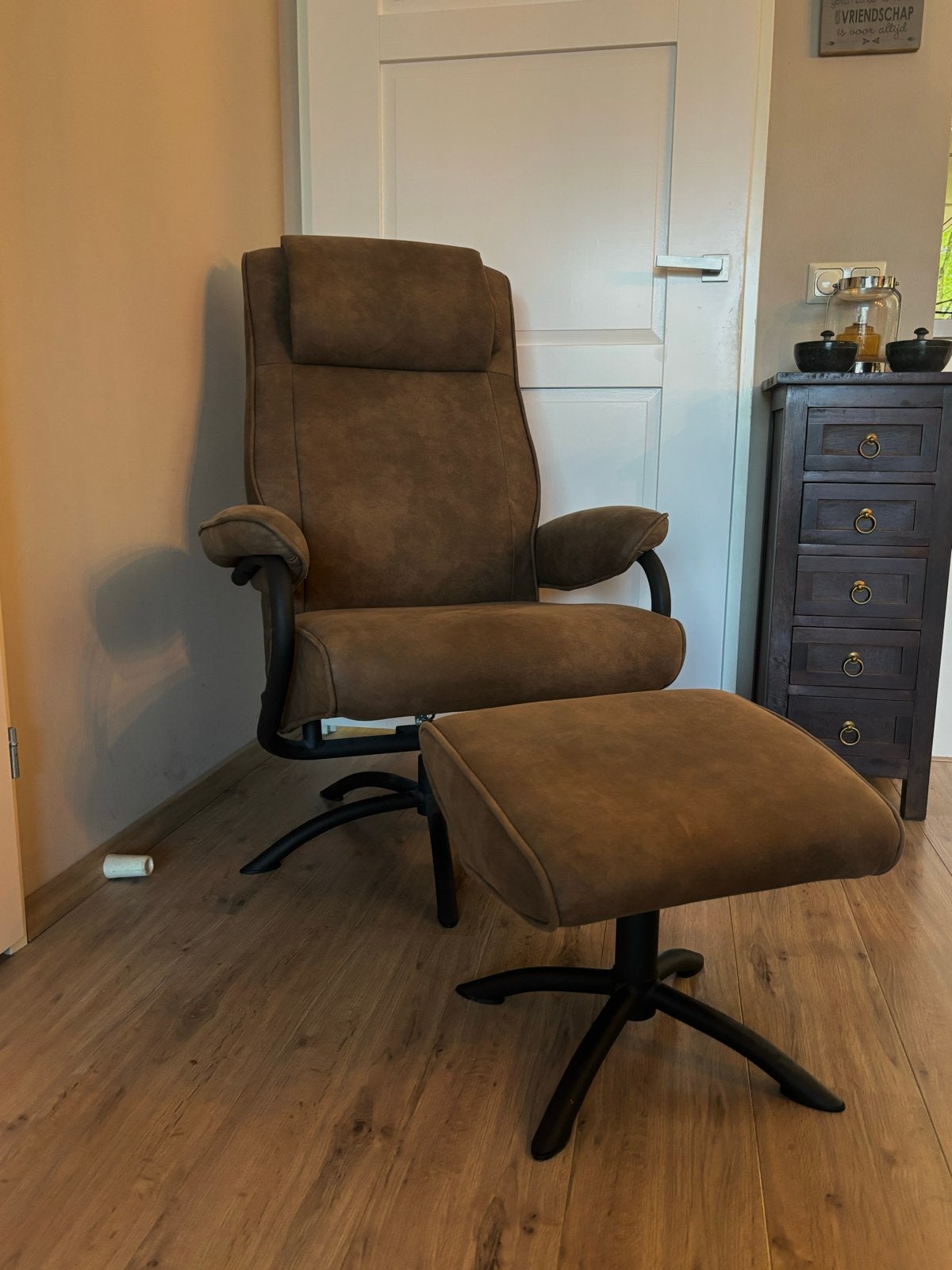 Comfortabele relaxfauteuil met voetenbank, Huis en Inrichting, Fauteuils, Ophalen, Zo goed als nieuw, Stof, 75 tot 100 cm