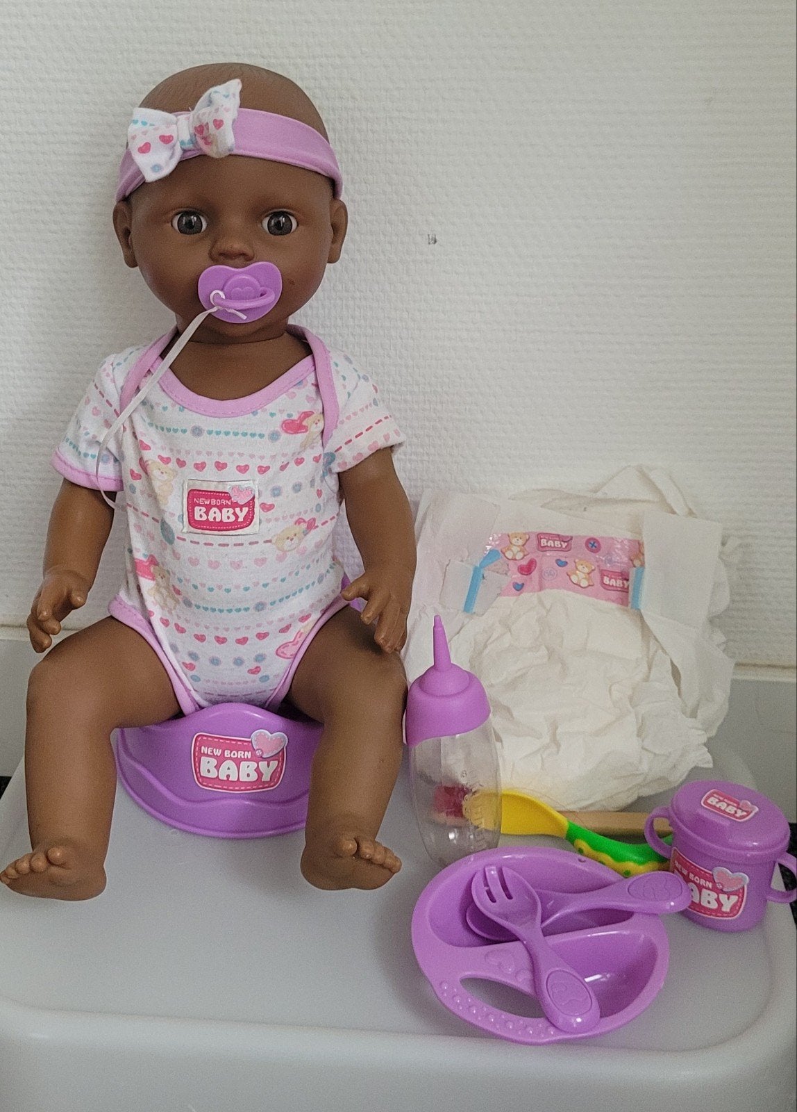 New Born Baby plas pop met complete accessoires, Kinderen en Baby's, Speelgoed | Poppen, Ophalen, Zo goed als nieuw, Babypop