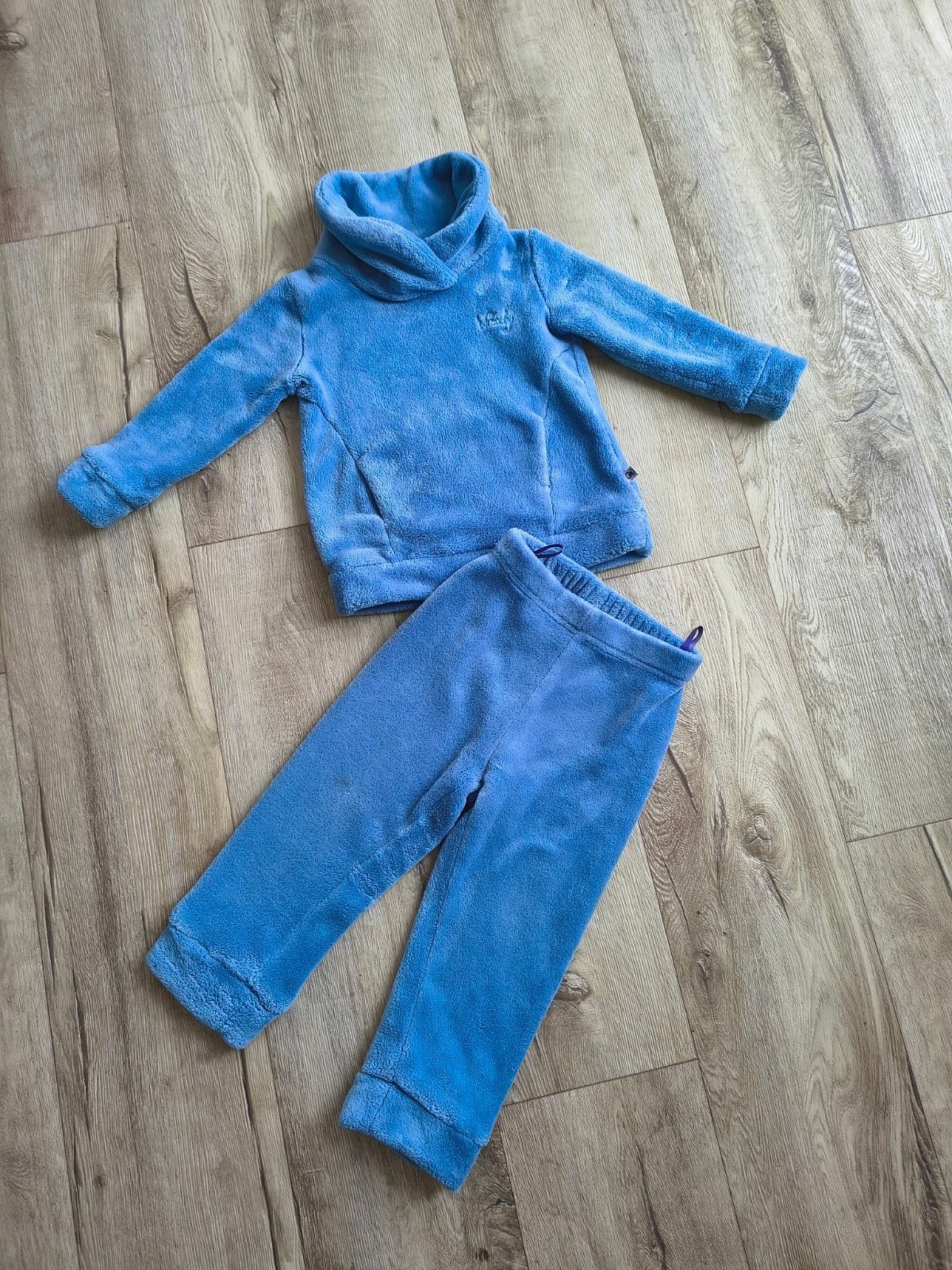 Prachtig blauw fleece huispak van Woody, maat 98. Joggingpa, Kinderen en Baby's, Kinderkleding | Maat 98, Ophalen of Verzenden