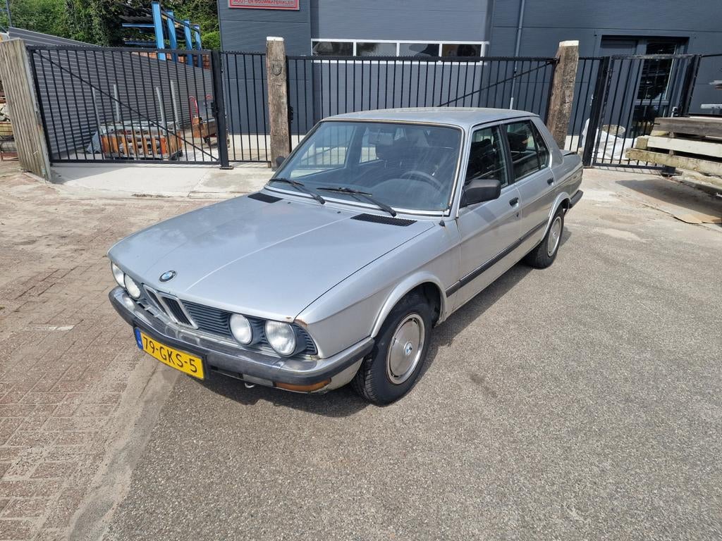 BMW 5-Serie 2.5 oldtimer | e28 525i | 1983 | Grijs | m30b25, Auto's, BMW, 2494 cc, Bruin, Handgeschakeld, Particulier