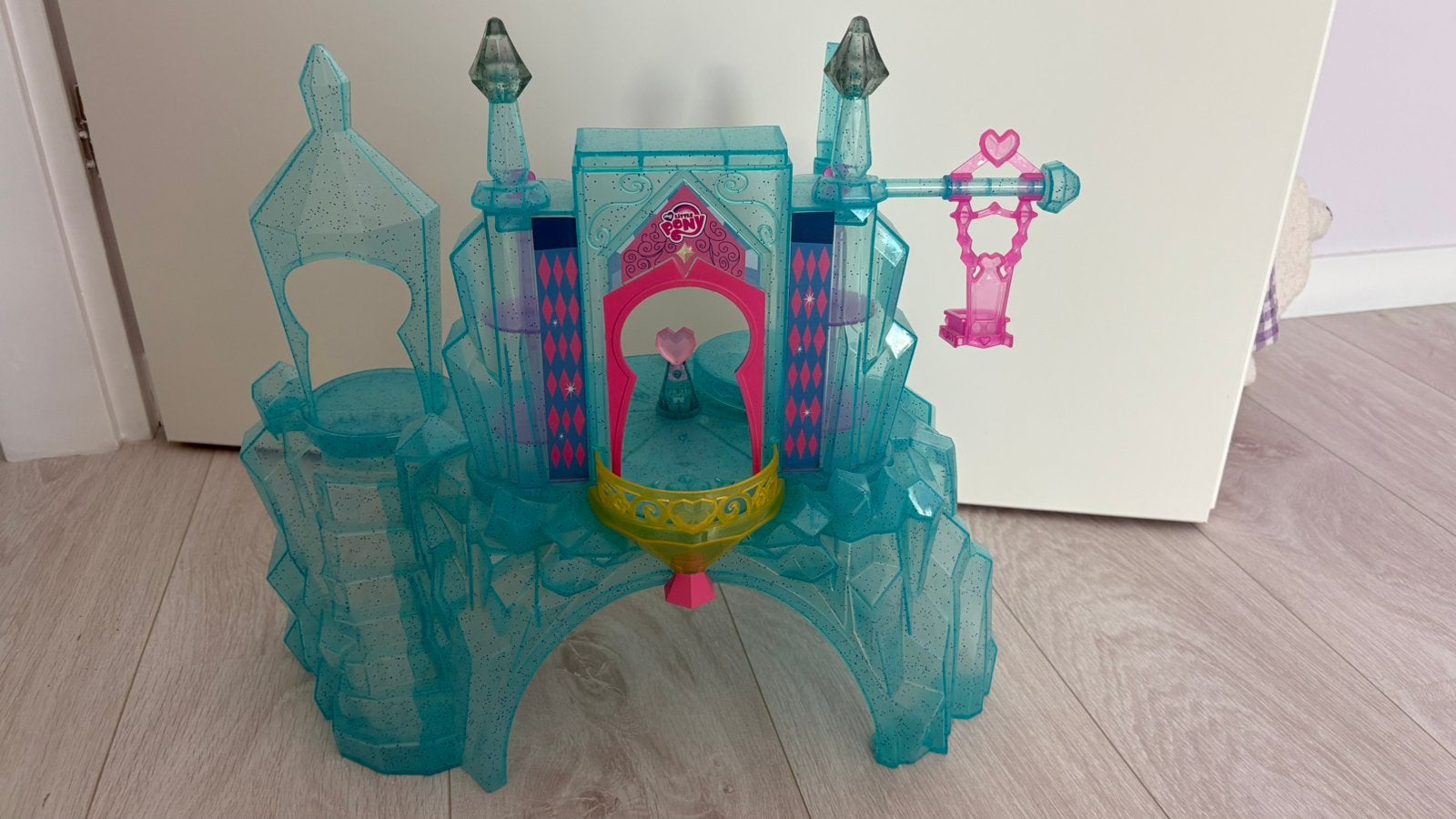 My little pony kasteel en 3 ponys etcprincess cadans, Kinderen en Baby's, Speelgoed | My Little Pony, Ophalen of Verzenden, Zo goed als nieuw