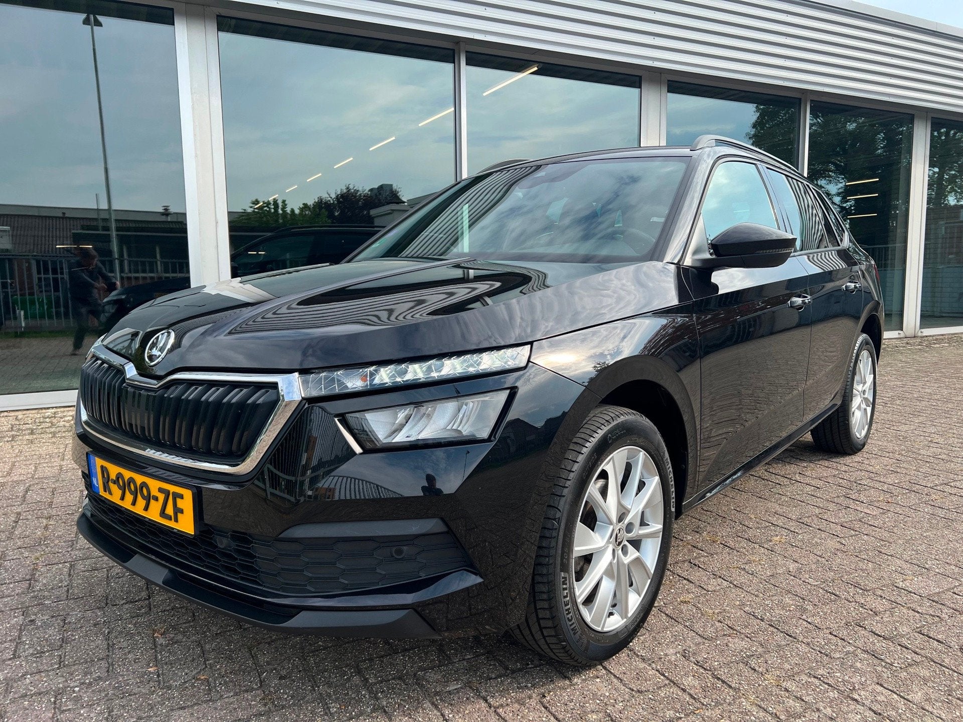 Skoda Kamiq 1.0 TSI Sport 110 PK Automaat, Virtual cockpit, Auto's, Gebruikt, Euro 6, Zwart, Origineel Nederlands