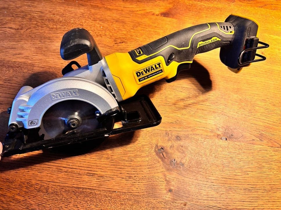 DeWalt cirkelzaag dcs571 De Walt zaagmachine, Doe-het-zelf en Verbouw, Cirkelzaag, Ophalen of Verzenden, Zo goed als nieuw, 30 tot 70 mm