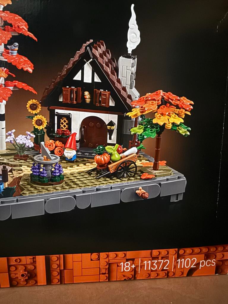 Lego Icons 11372 Autumn Cottage Garden - Nieuw in doos, Kinderen en Baby's, Speelgoed | Duplo en Lego, Ophalen of Verzenden, Nieuw
