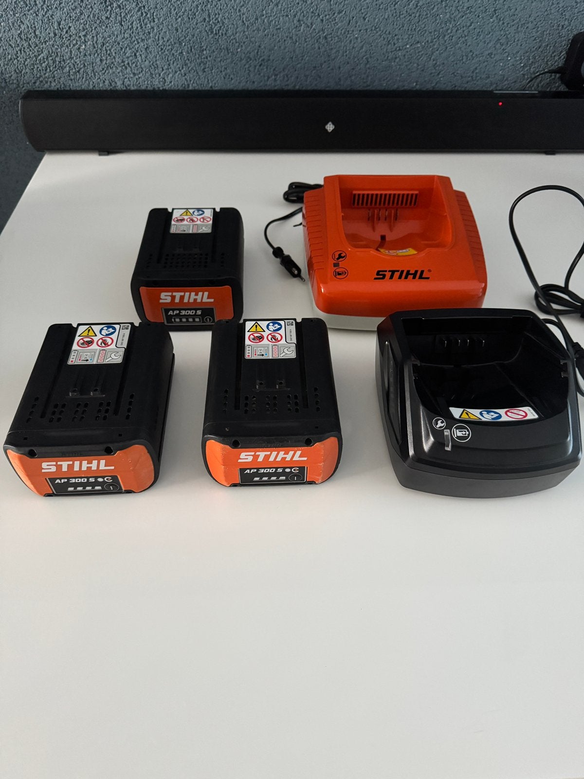 Stihl AP 300 S / 300S Accu’s en Opladers in perfecte staat ., Ophalen of Verzenden, Zo goed als nieuw