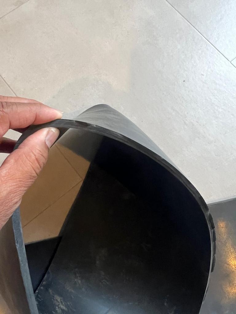 Rubberen matten, 5mm dik, ca. 1,5m x 2,5m, Doe-het-zelf en Verbouw, Vloerdelen en Plavuizen, Gebruikt, Overige typen, Kunststof