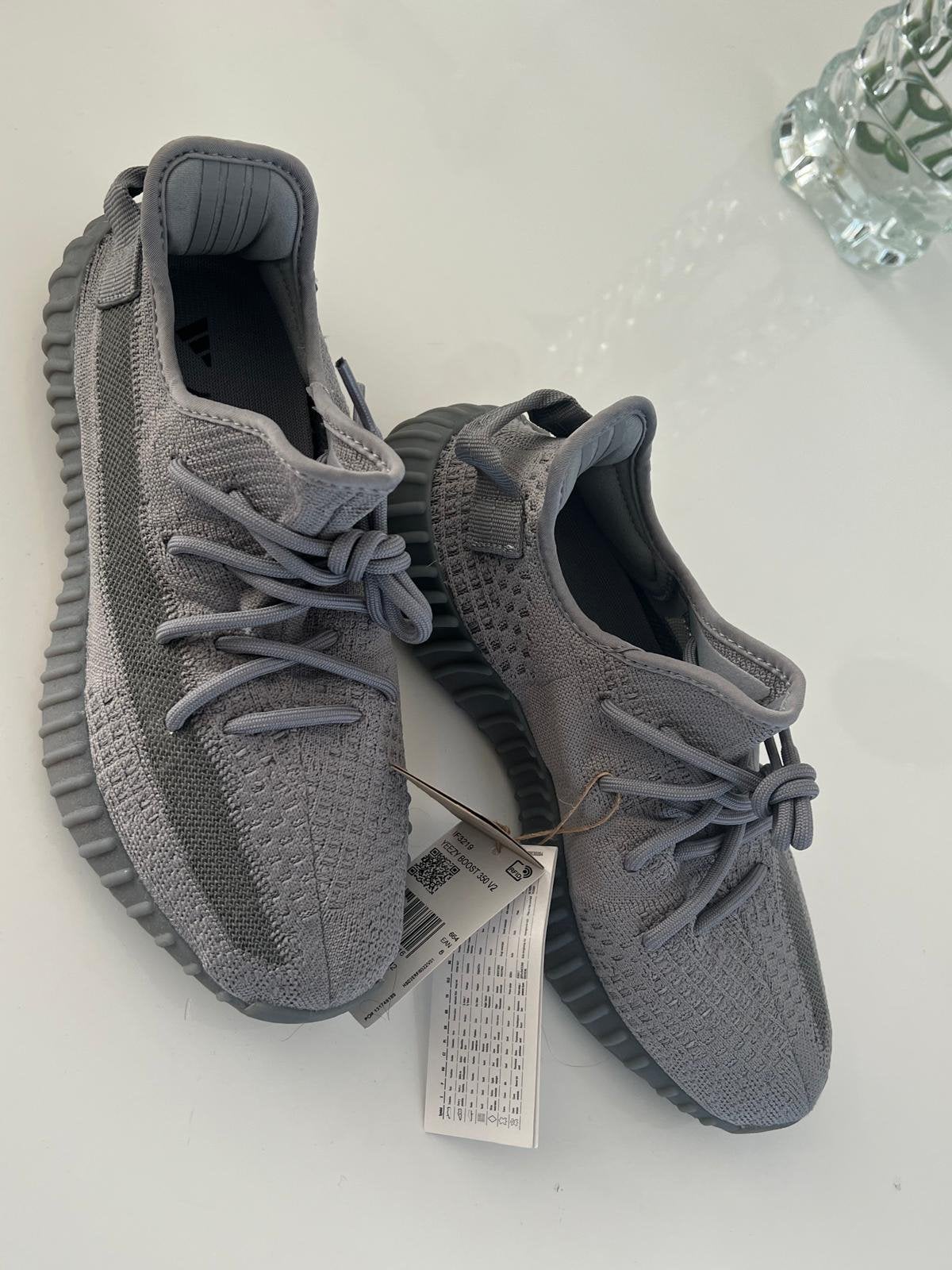 ADIDAS YEEZY 350 V2 GREY, Ophalen of Verzenden, Zo goed als nieuw